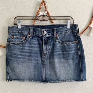 Levi’s medium wash mini denim skirt